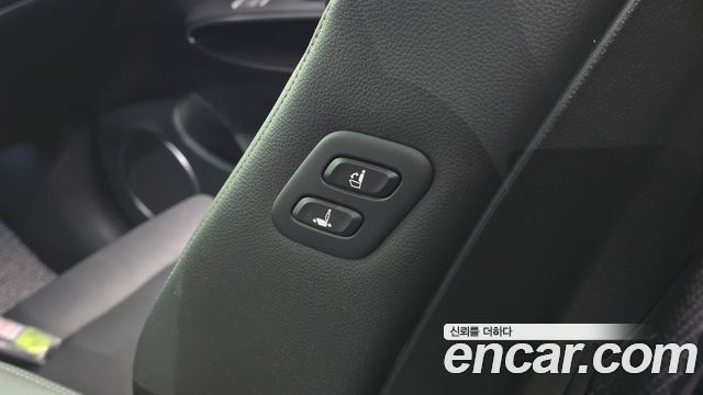 Genesis GV70 2021 — photo 27