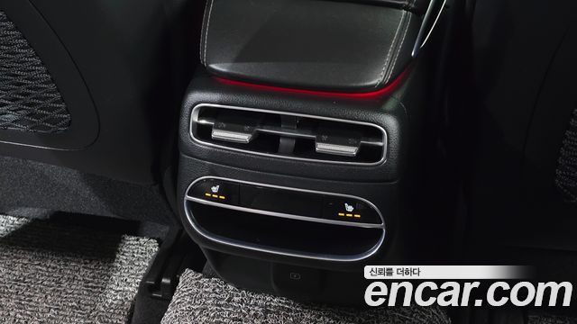 Genesis GV70 2021 — photo 28