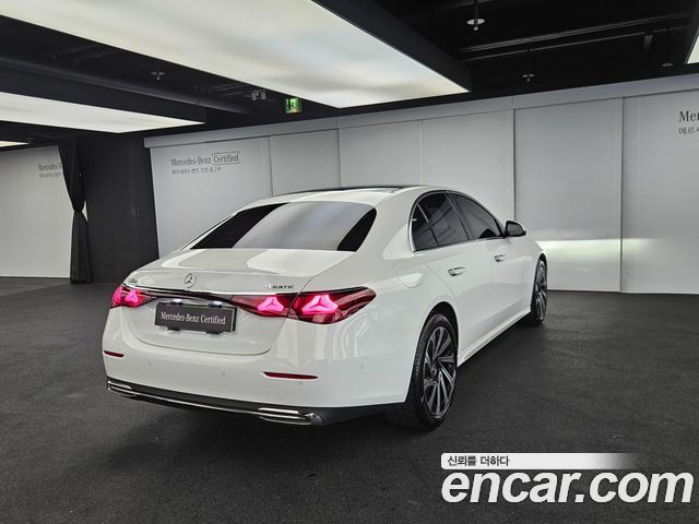 Mercedes-Benz E-Class 2026 — photo 2