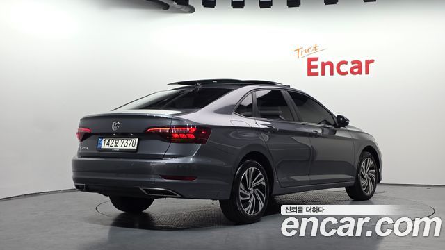 Volkswagen Jetta 2021 — photo 2