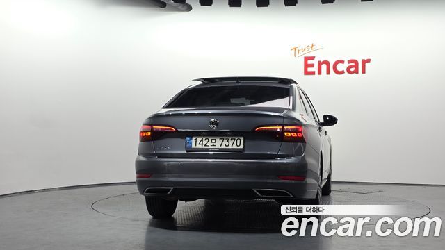 Volkswagen Jetta 2021 — photo 4