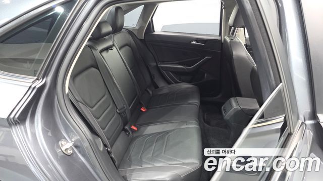 Volkswagen Jetta 2021 — photo 17