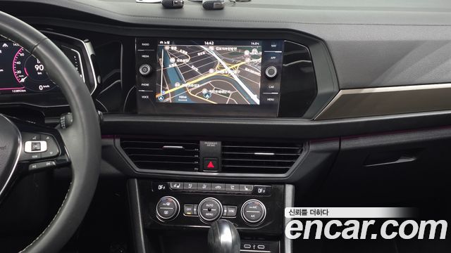 Volkswagen Jetta 2021 — photo 19
