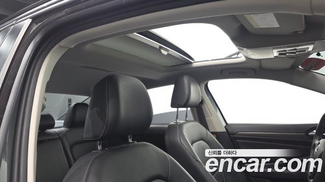 Volkswagen Jetta 2021 — photo 22