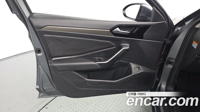 Volkswagen Jetta 2021 — photo 14