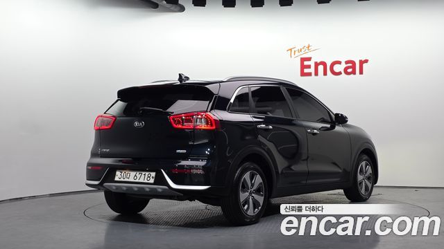 Kia Niro 2018 — photo 2