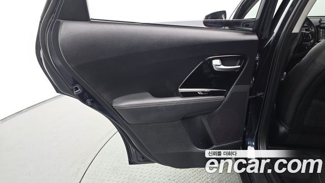 Kia Niro 2018 — photo 15