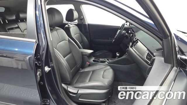 Kia Niro 2018 — photo 16