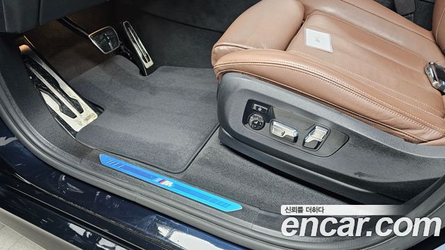 BMW X5 2021 — photo 32