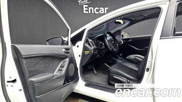 Kia K3 2013 — photo 13
