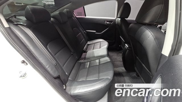 Kia K3 2013 — photo 17