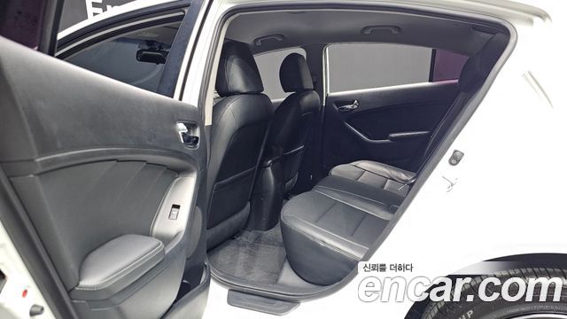 Kia K3 2013 — photo 18