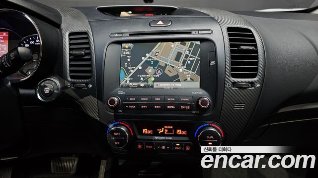 Kia K3 2013 — photo 24