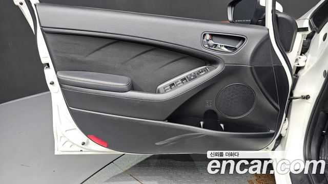 Kia K3 2013 — photo 14