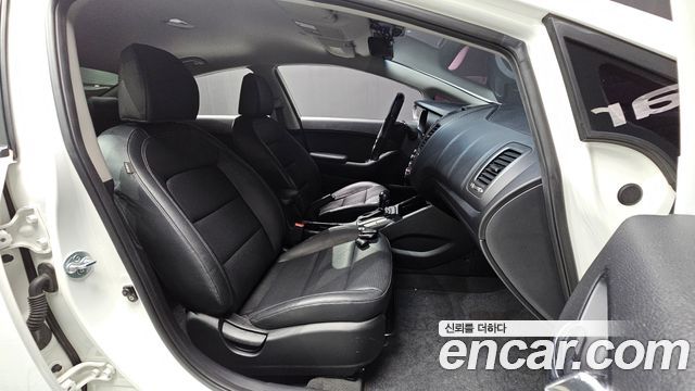 Kia K3 2013 — photo 16
