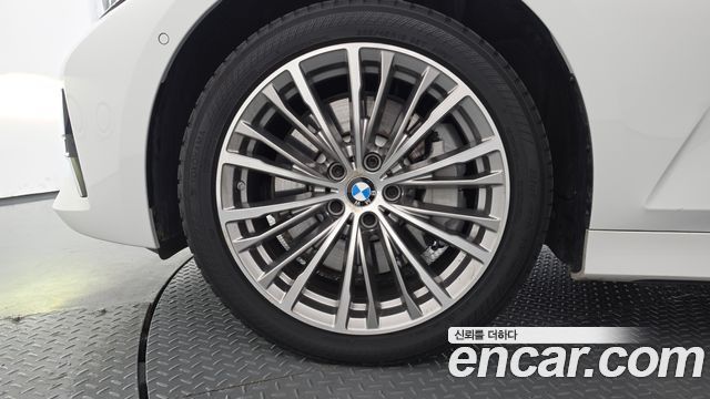 BMW 3-Series 2019 — photo 5
