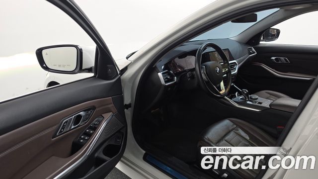 BMW 3-Series 2019 — photo 13