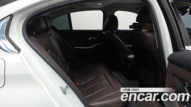BMW 3-Series 2019 — photo 17