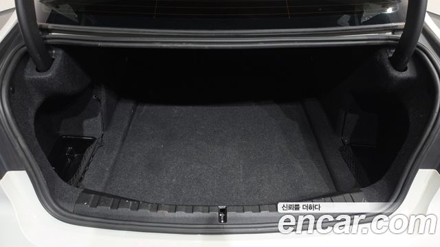 BMW 3-Series 2019 — photo 25
