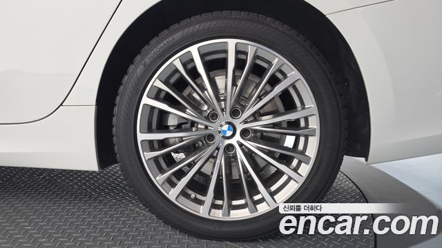 BMW 3-Series 2019 — photo 7