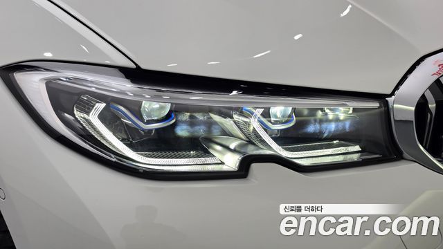 BMW 3-Series 2019 — photo 8