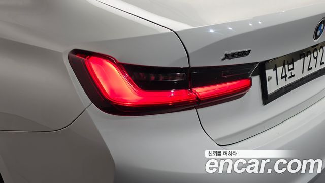 BMW 3-Series 2019 — photo 9