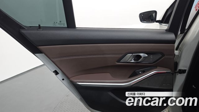 BMW 3-Series 2019 — photo 15