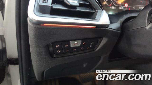 BMW 3-Series 2019 — photo 27