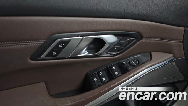 BMW 3-Series 2019 — photo 30