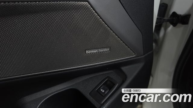 BMW 3-Series 2019 — photo 35