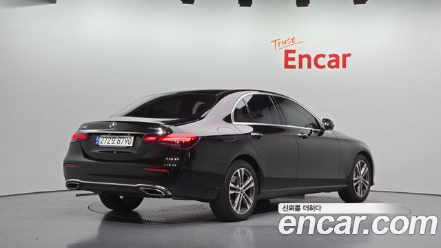 Mercedes-Benz E-Class 2022 — photo 2