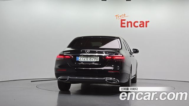 Mercedes-Benz E-Class 2022 — photo 4