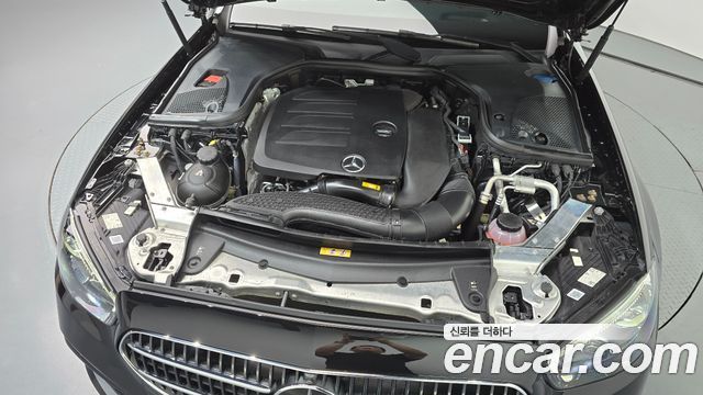 Mercedes-Benz E-Class 2022 — photo 6