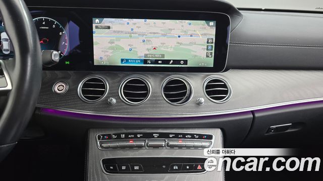 Mercedes-Benz E-Class 2022 — photo 18