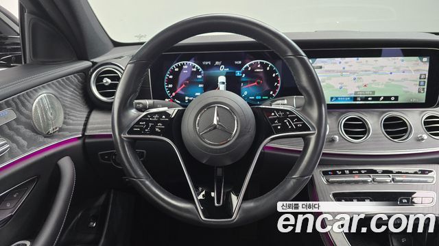 Mercedes-Benz E-Class 2022 — photo 19