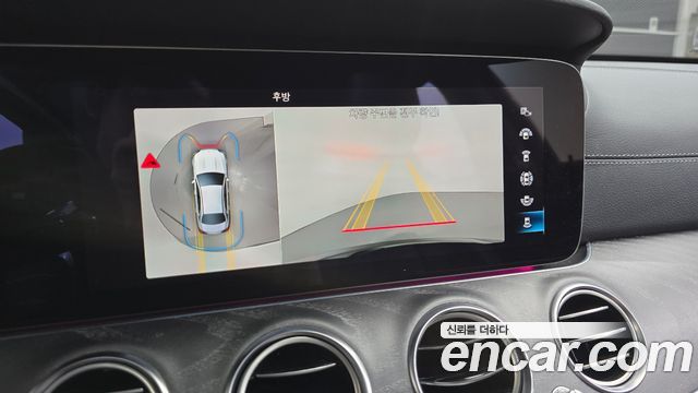 Mercedes-Benz E-Class 2022 — photo 20