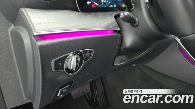 Mercedes-Benz E-Class 2022 — photo 24