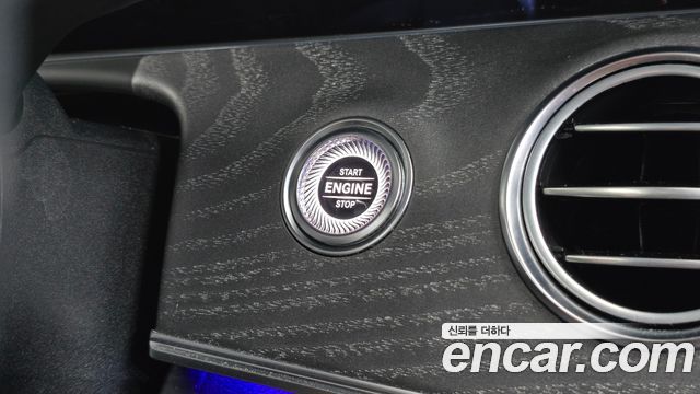 Mercedes-Benz E-Class 2022 — photo 25