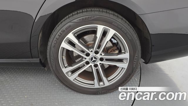 Mercedes-Benz E-Class 2022 — photo 7