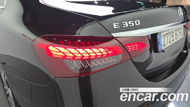 Mercedes-Benz E-Class 2022 — photo 9