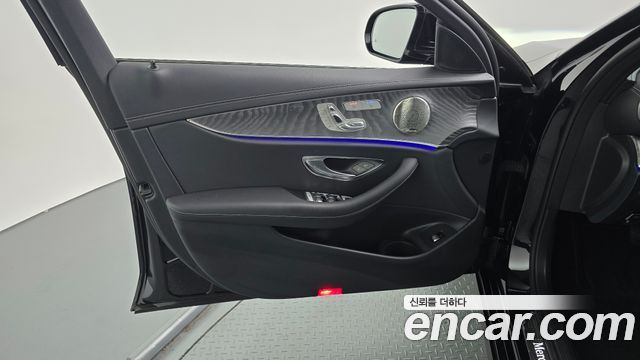 Mercedes-Benz E-Class 2022 — photo 14