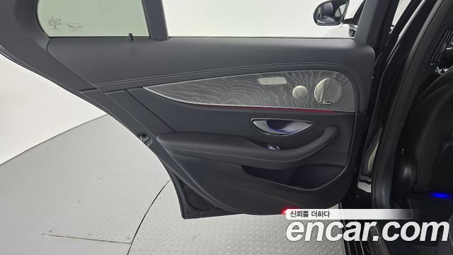Mercedes-Benz E-Class 2022 — photo 15