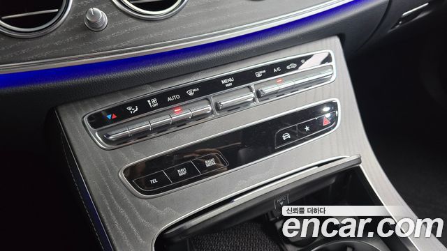 Mercedes-Benz E-Class 2022 — photo 30