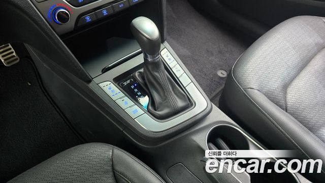 Hyundai AVANTE 2016 — photo 9