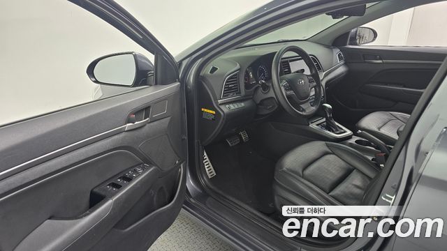 Hyundai AVANTE 2016 — photo 10