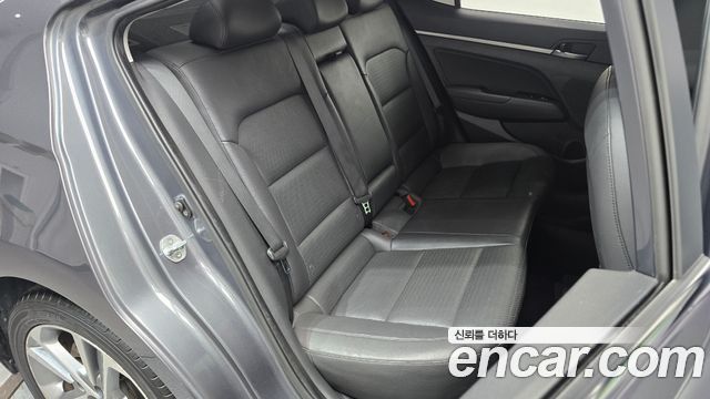 Hyundai AVANTE 2016 — photo 11