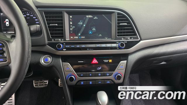 Hyundai AVANTE 2016 — photo 14
