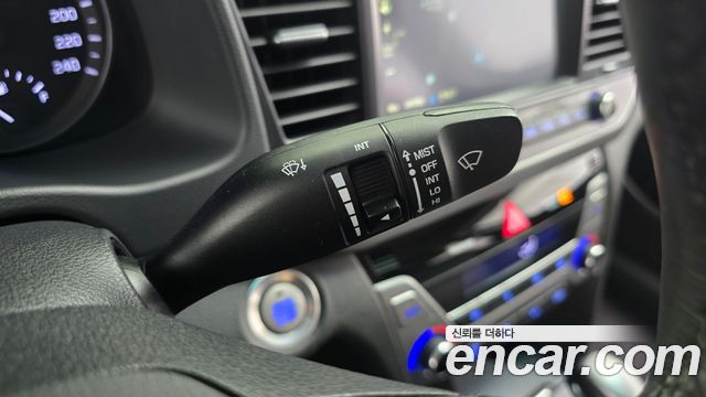 Hyundai AVANTE 2016 — photo 17