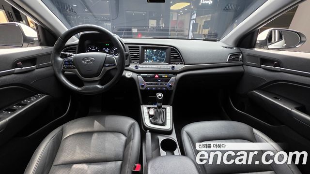 Hyundai AVANTE 2017 — photo 10