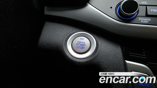 Hyundai AVANTE 2017 — photo 19